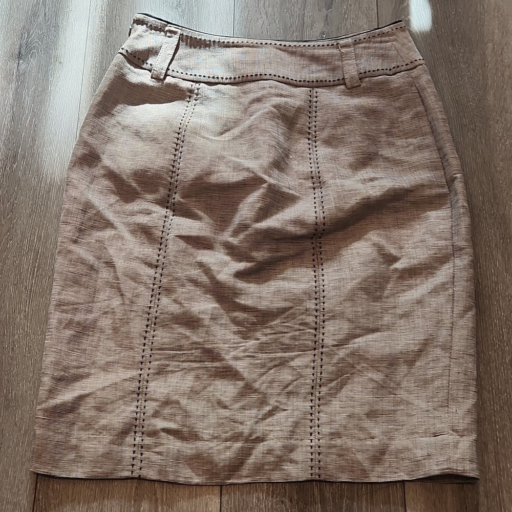 White House Black Market Skirt - Picture 5 of 6